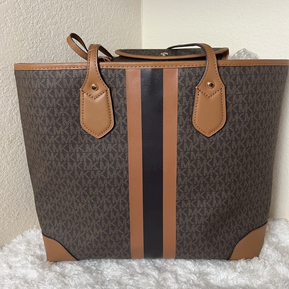 Michael Kors Tote - Picture 2 of 9